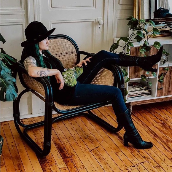 Meet your posher, Carissa - Picture 4 of 8